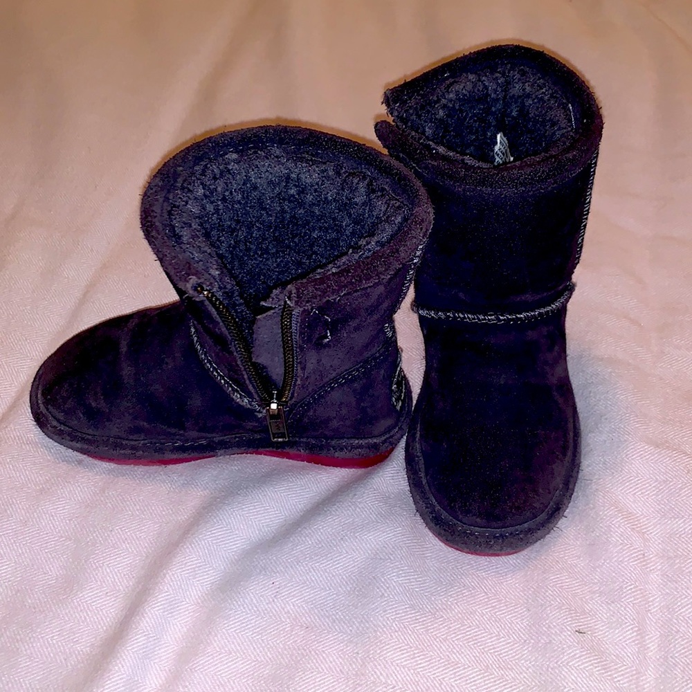 Bearpaw boots size 8.